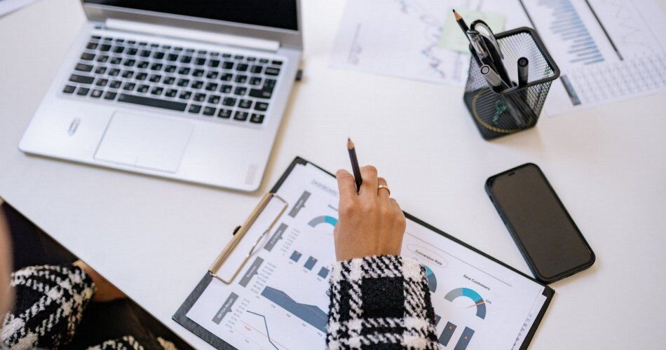 Sinais de fiscalização e compliance: dados das plataformas e impacto na declaração de anfitriões