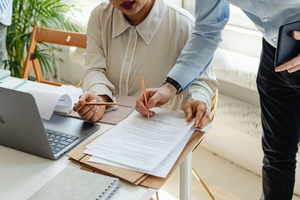 Planejamento tributário para locação por temporada: CNAE, ISS e segregação de receitas
