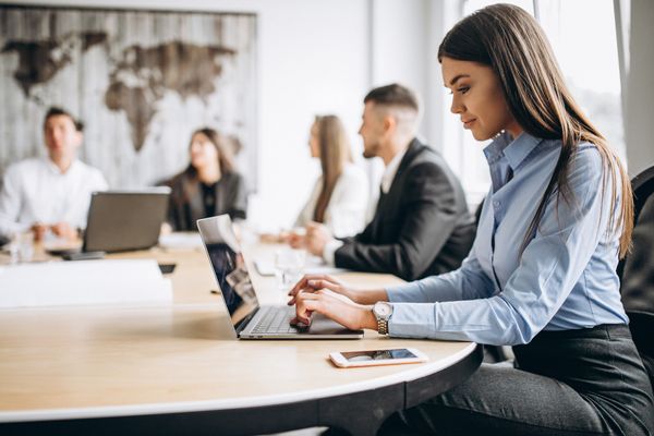Corretor de imóveis pode ser MEI? Saiba como regularizar sua atividade