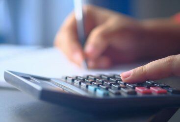 Simulador de impostos para anfitriões: orientações práticas e cálculo realista Simulador de impostos para anfitriões: orientações práticas e cálculo realista